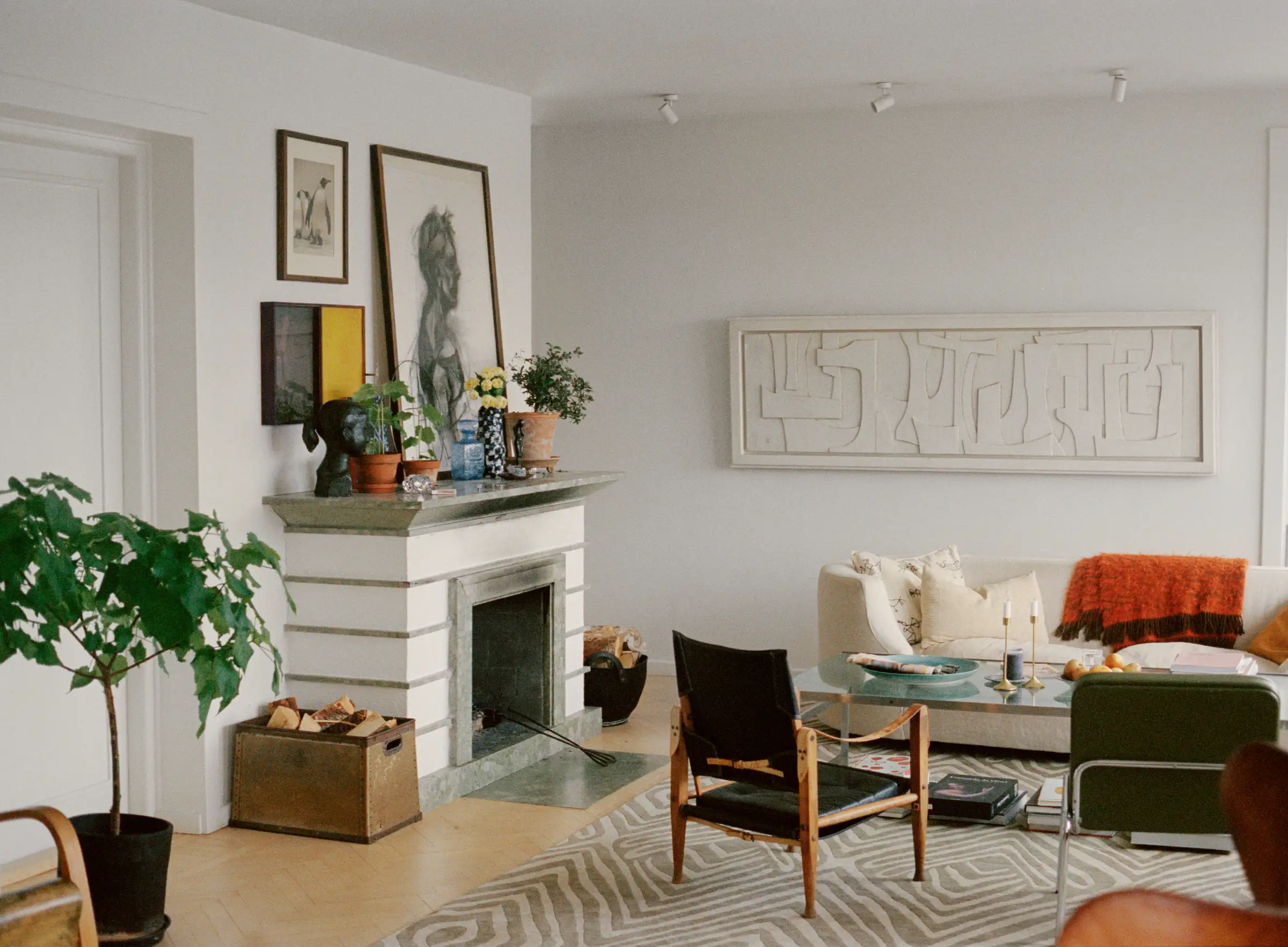 [DESCRIBE THE IMAGE]