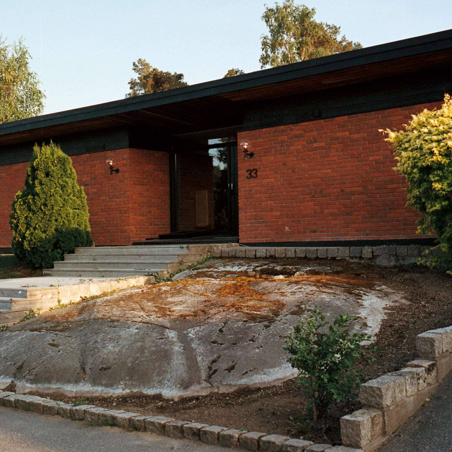 Ingången till ett hus med villaförsäkring.